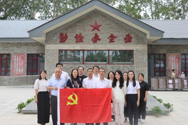 咸阳金控集团开展“传承纺织文化 践行工匠精神”主题党日活动